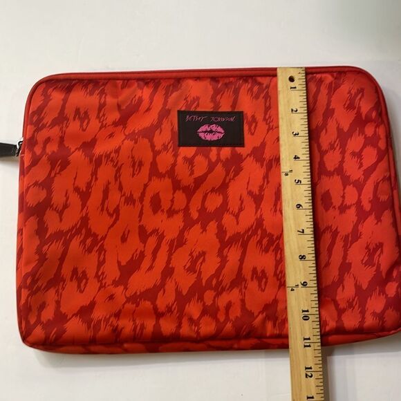 Betsey Johnson Designer Laptop Sleeve Red Cheetah Trunk&Trolley Collection - Picture 5 of 6